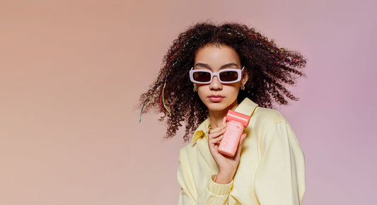 How to Incorporate a Portable Mini Fan into Your Street Style: A Fashionable Guide